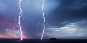 Does the ocean cause powerful lightning ‘superbolts?’