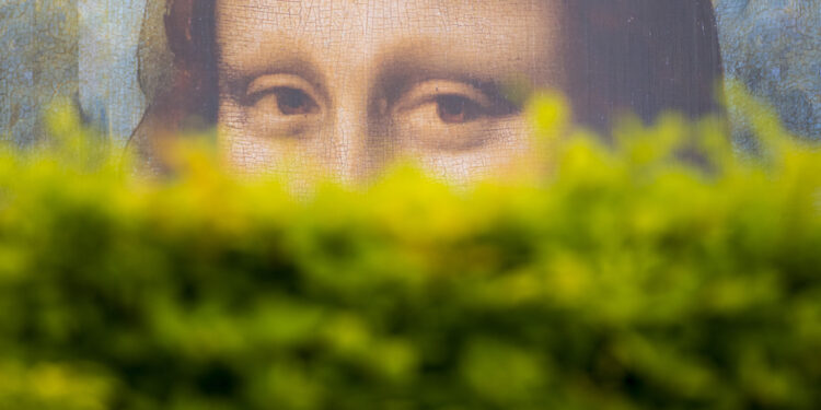 The Mona Lisa effect explained